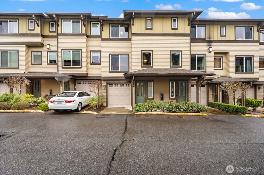 Photo of 2115 201st Place SE #I3, Bothell, WA 98012 (MLS # 2348961)