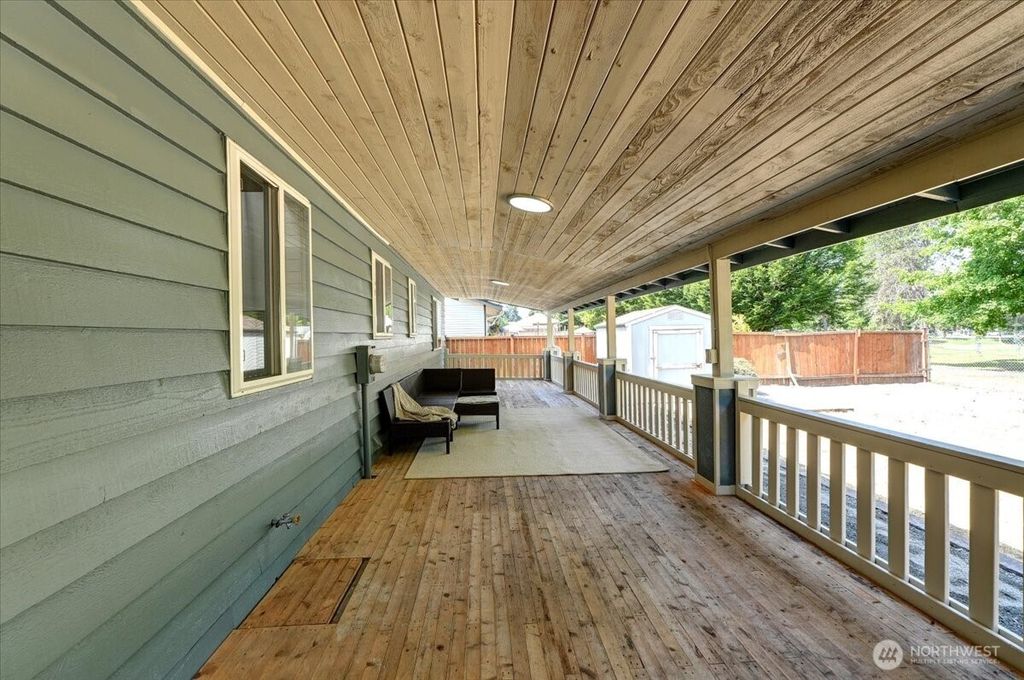 Photo of 1711 33rd Street SE, Auburn, WA 98002 (MLS # 2419323)