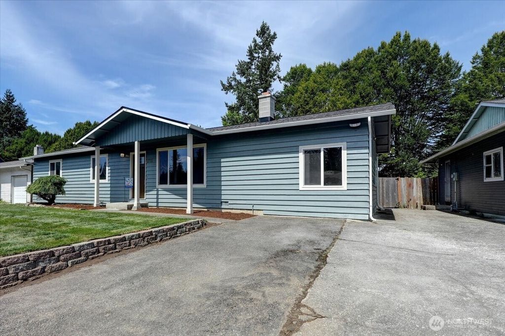 Photo of 1711 33rd Street SE, Auburn, WA 98002 (MLS # 2419323)
