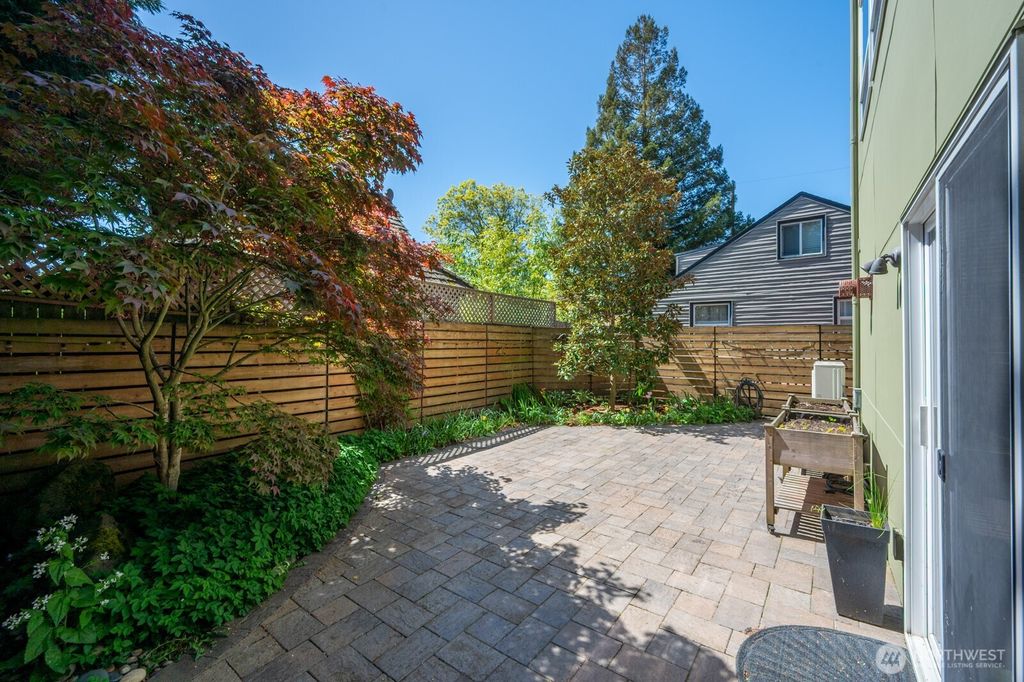 Photo of 6544 23rd Avenue NE, Seattle, WA 98115 (MLS # 2343504)