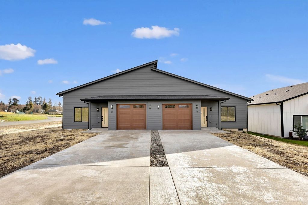 Photo of 3 Anchor Way Loop #B, Cathlamet, WA 98612 (MLS # 2498620)