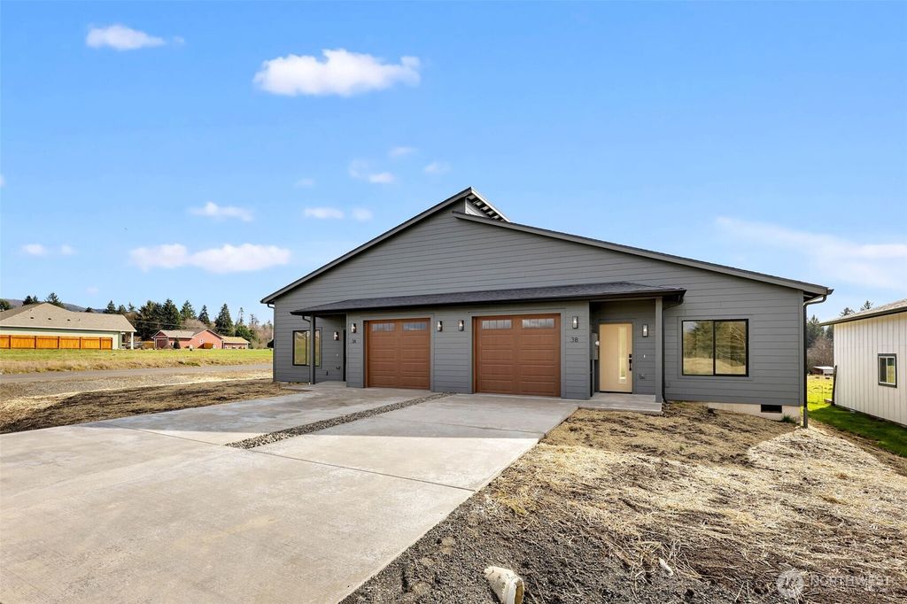 Photo of 3 Anchor Way Loop #B, Cathlamet, WA 98612 (MLS # 2498620)