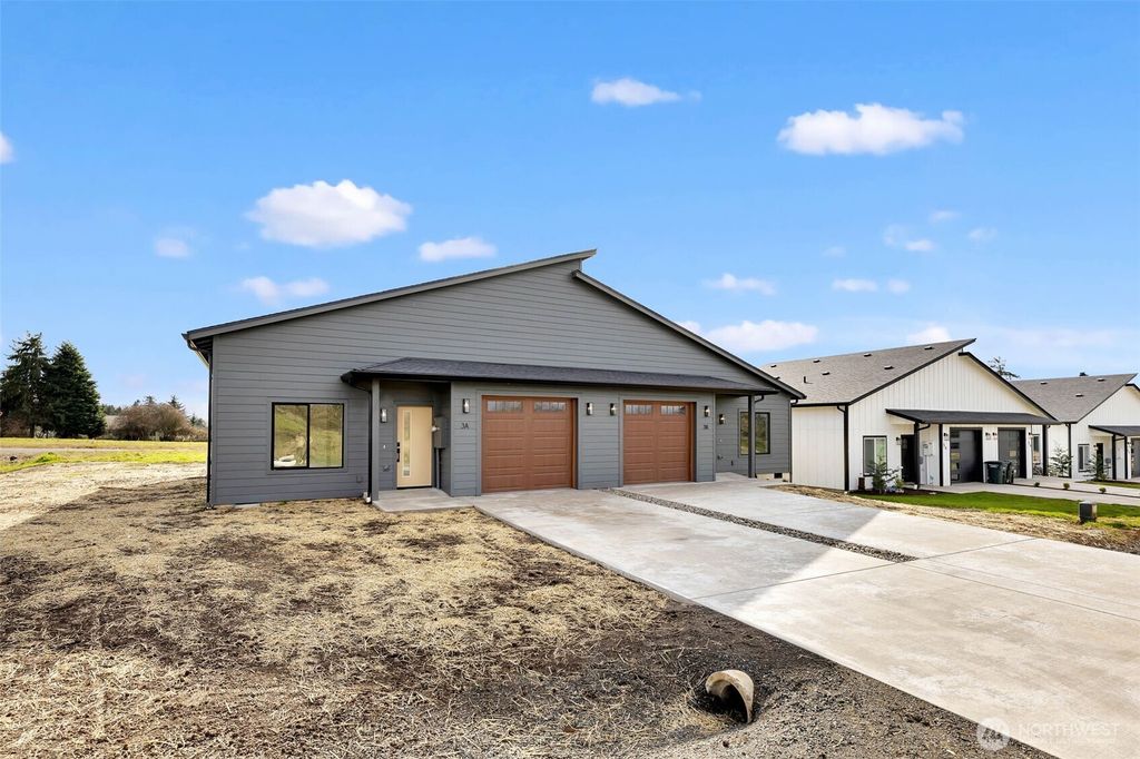 Photo of 3 Anchor Way Loop #B, Cathlamet, WA 98612 (MLS # 2498620)