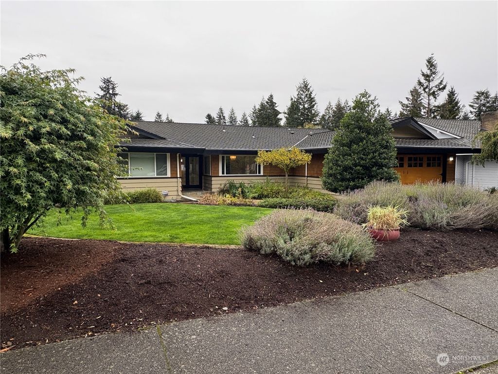 Photo of 14211 SE 165th Place, Renton, WA 98058 (MLS # 2310351)