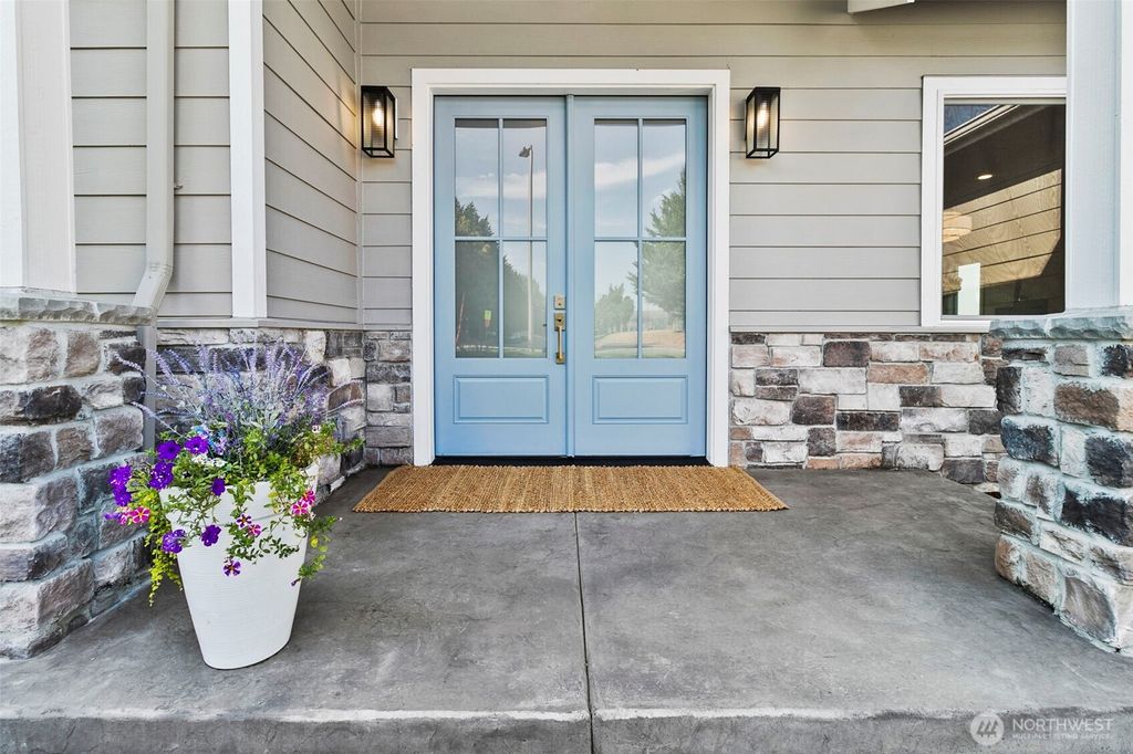 Photo of 13675 SE 88th Way Way, Newcastle, WA 98059 (MLS # 2426329)
