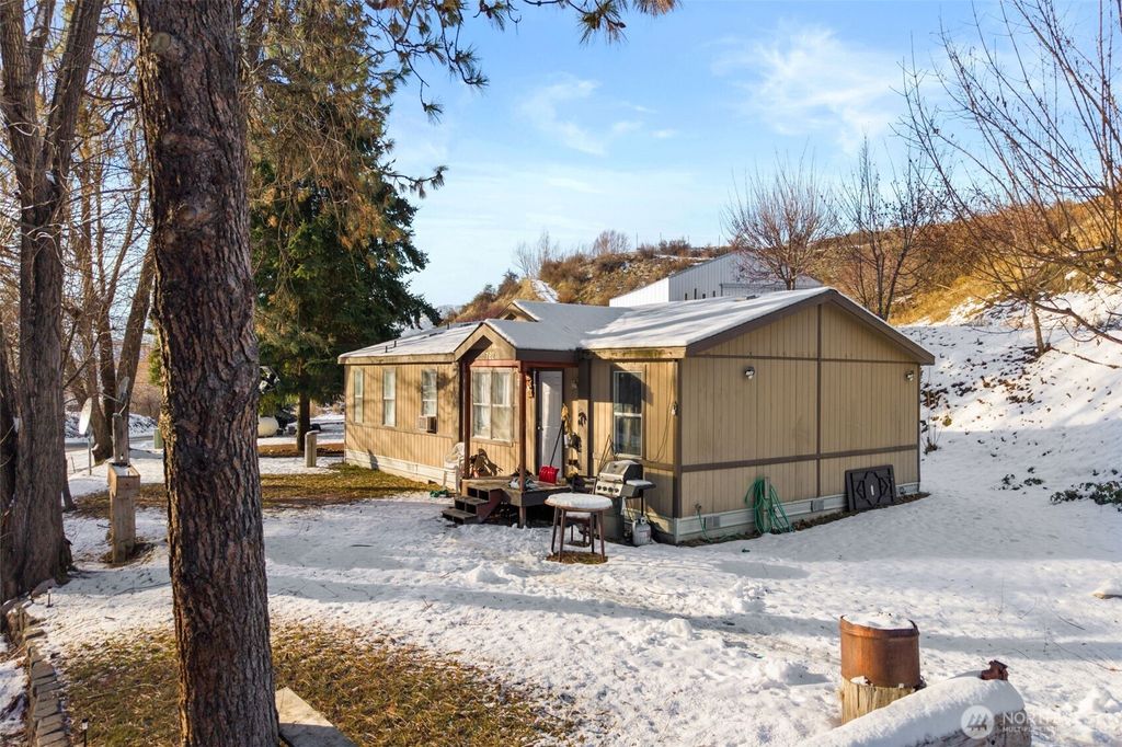 Photo of 762 Boyd Loop Road, Manson, WA 98831 (MLS # 2465826)