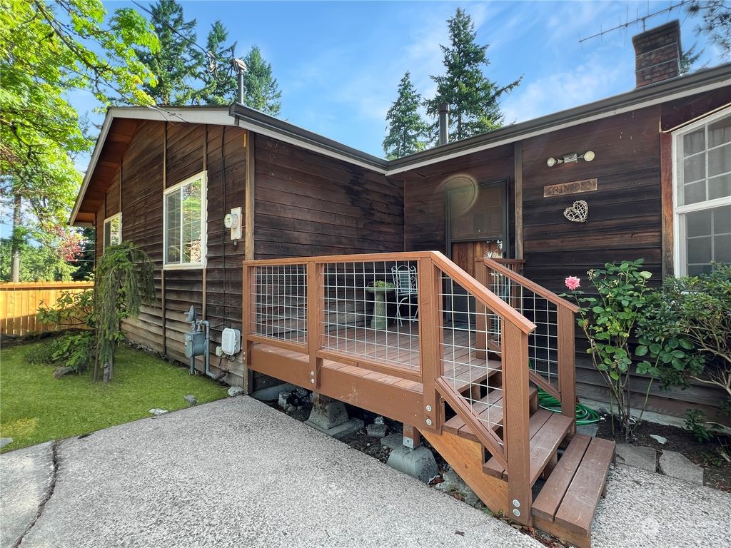 Photo of 30646 28th Avenue S, Federal Way, WA 98003 (MLS # 2075402)