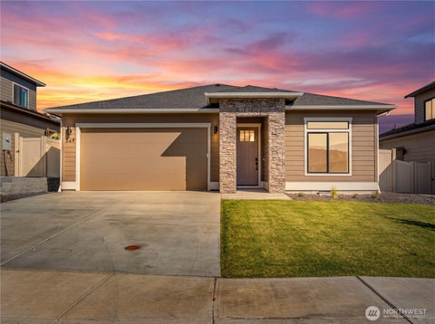 Photo of 569 S Oasis Loop, East Wenatchee, WA 98802 (MLS # 2584108)