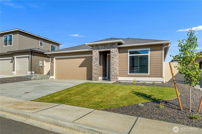 569 S Oasis Loop