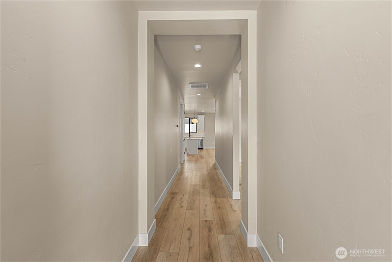 569 S Oasis Loop