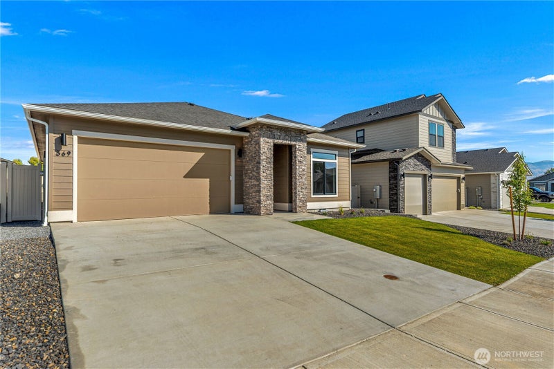 569 S Oasis Loop