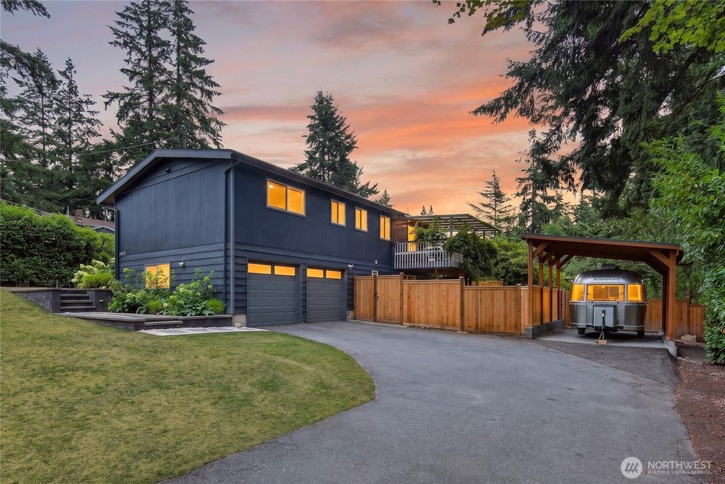Photo of 1315 N 167th Street, Shoreline, WA 98133 (MLS # 2564843)