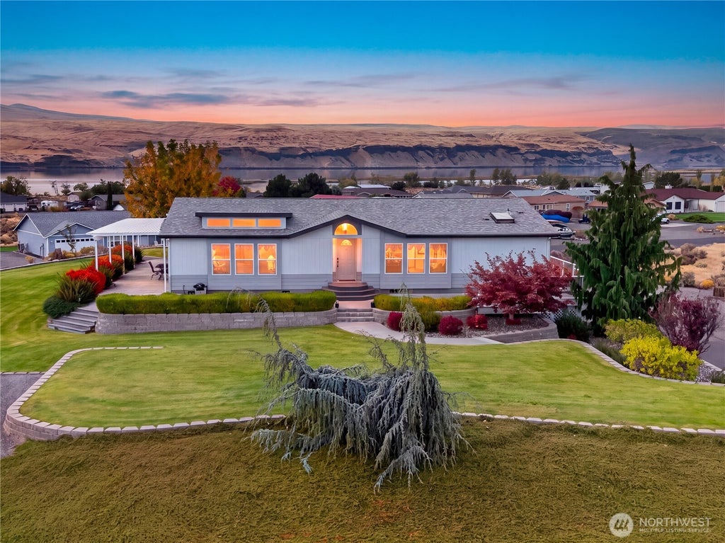 Photo of 602 Desert Aire Drive, Mattawa, WA 99349 (MLS # 2590582)