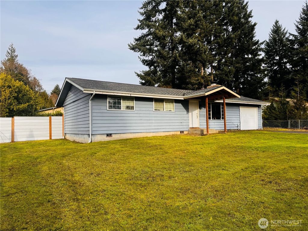 Photo of 712 Hanford Avenue, Bremerton, WA 98310 (MLS # 2470208)
