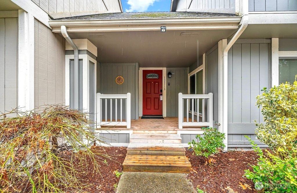 Photo of 12215 NE 148th Court, Kirkland, WA 98034 (MLS # 2331867)