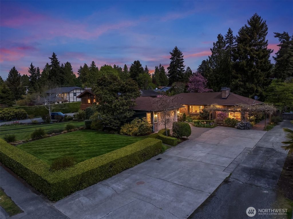Photo of 17922 Marine View Drive SW, Normandy Park, WA 98166 (MLS # 2512782)