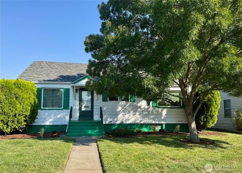 Photo of 1044 N Clinton St St, Walla Walla, WA 99362 (MLS # 2422968)