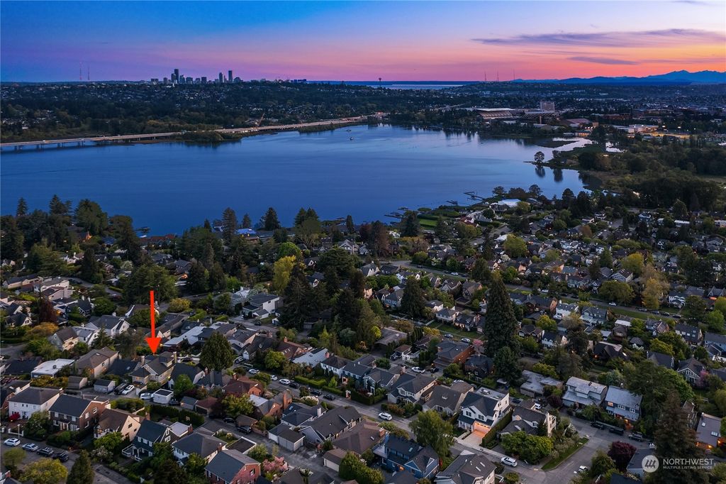 Photo of 3834 46th Avenue NE, Seattle, WA 98105 (MLS # 2138499)