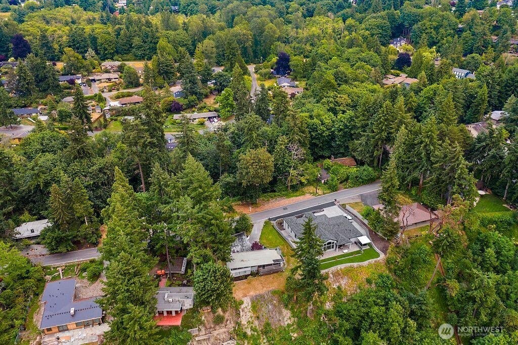Photo of 19210 SW Edgecliff DR, Normandy Park, WA 98166 (MLS # 2571072)