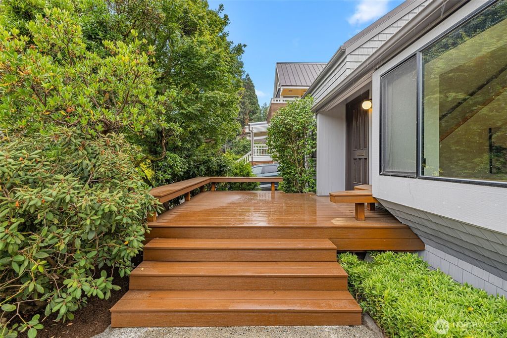 Photo of 2315 26th Avenue E, Seattle, WA 98112 (MLS # 2551953)