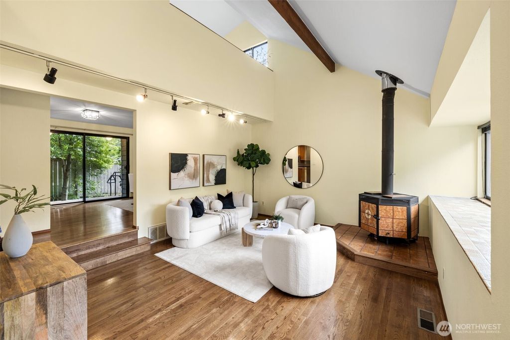 Photo of 2315 26th Avenue E, Seattle, WA 98112 (MLS # 2551953)