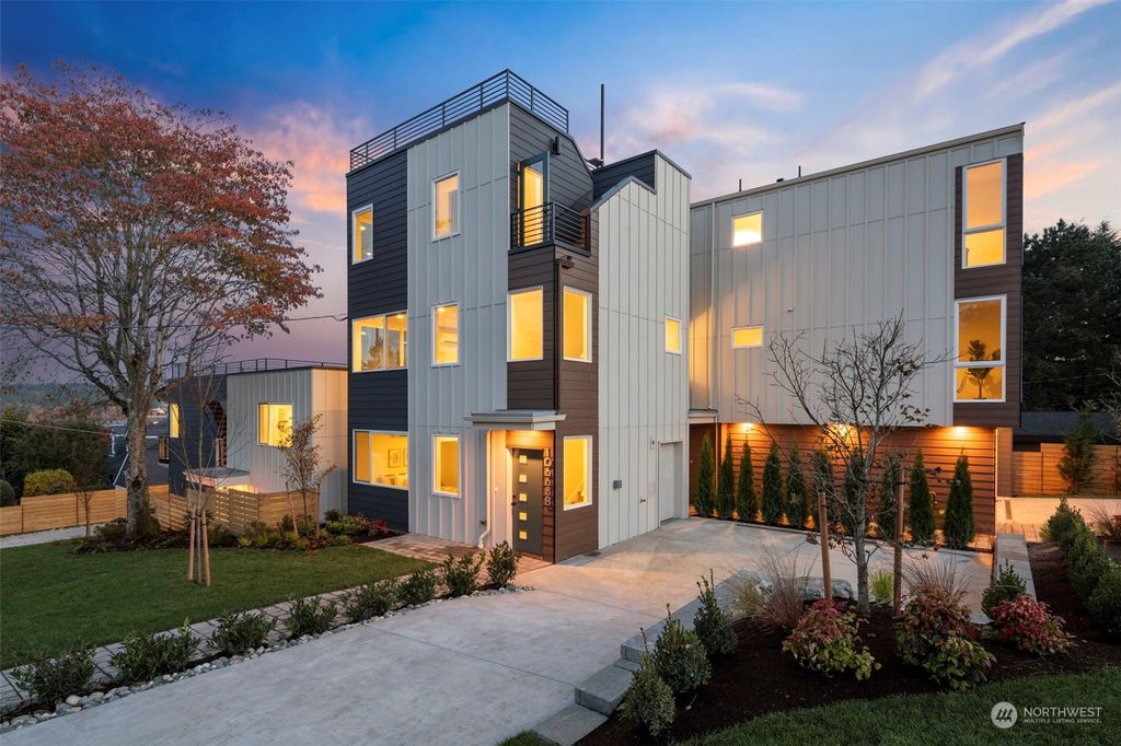 Photo of 10668 Durland Avenue NE #B, Seattle, WA 98125 (MLS # 2192104)