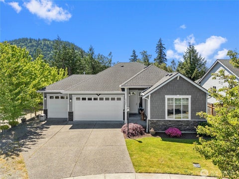 Photo of 1757 Hillcrest Loop, Mount Vernon, WA 98274 (MLS # 2537200)