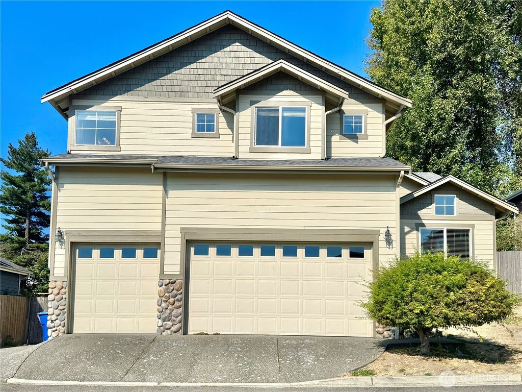 Photo of 665 Blaine Court NE, Renton, WA 98056 (MLS # 2434049)