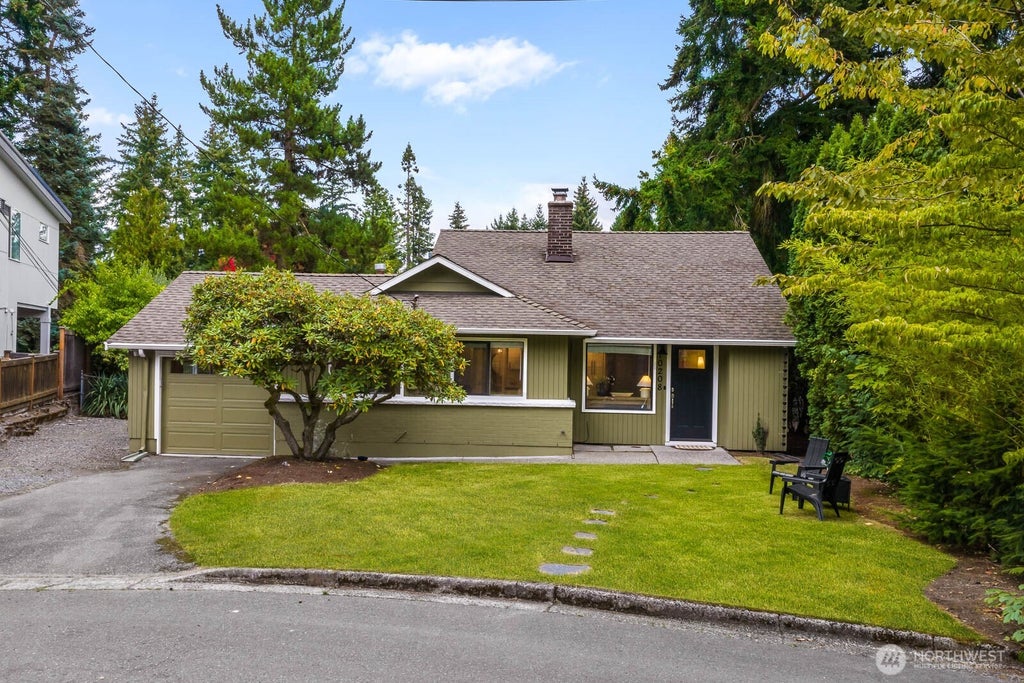 Photo of 10208 114th Pl NE PL, Kirkland, WA 98033 (MLS # 2585666)