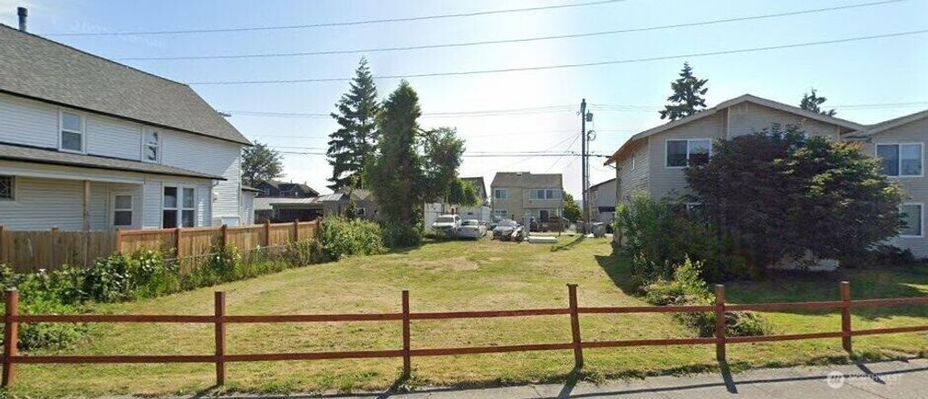 Photo of 1409 E Marine View Drive, Everett, WA 98201 (MLS # 2437061)