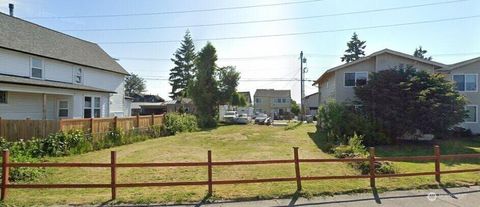 Photo of 1409 E Marine View Drive, Everett, WA 98201 (MLS # 2437061)