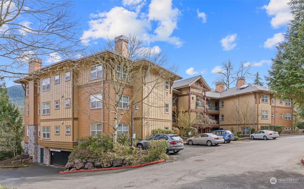 Photo of 1000 Cabin Creek Lane SW #D102, Issaquah, WA 98027 (MLS # 2036901)