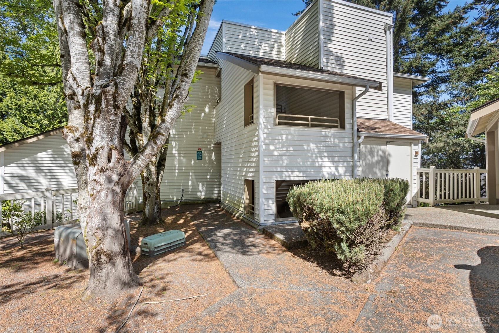 7583 Old Redmond Rd B206
