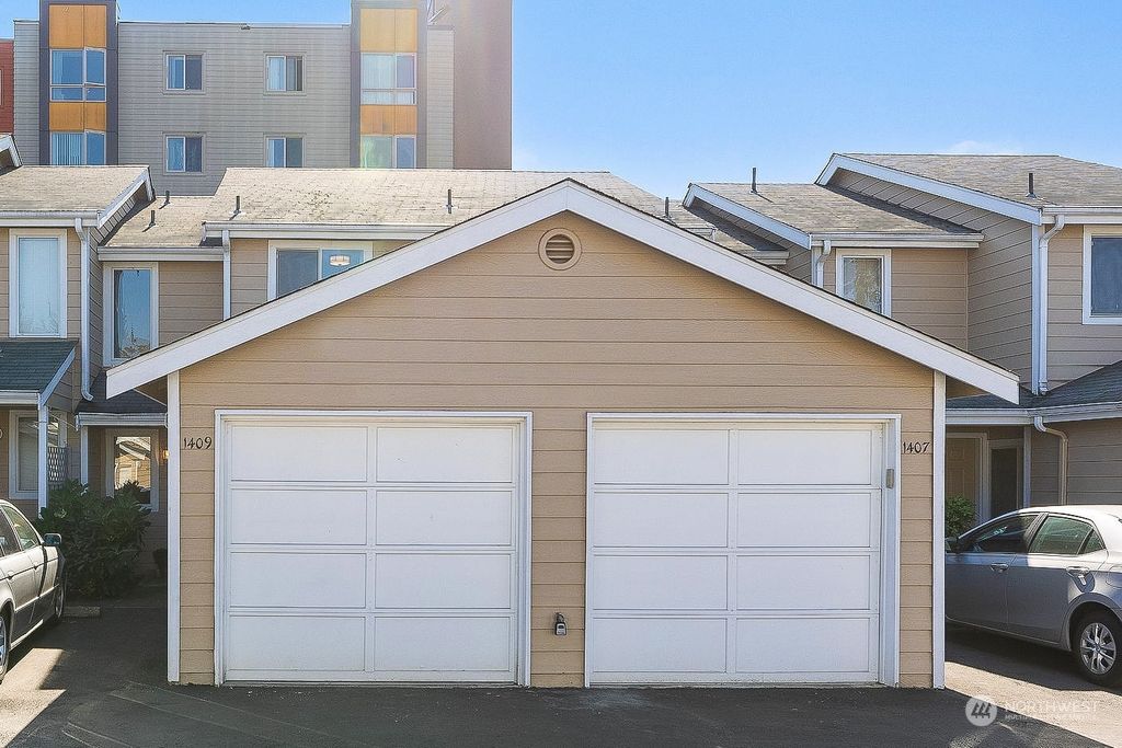 Photo of 1409 S 308th Lane, Federal Way, WA 98003 (MLS # 2002762)