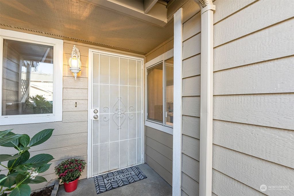 Photo of 1409 S 308th Lane, Federal Way, WA 98003 (MLS # 2002762)