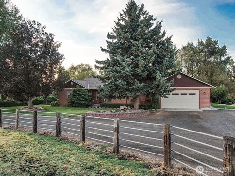 Photo of 211 Last Chance Road, Walla Walla, WA 99362 (MLS # 2427569)