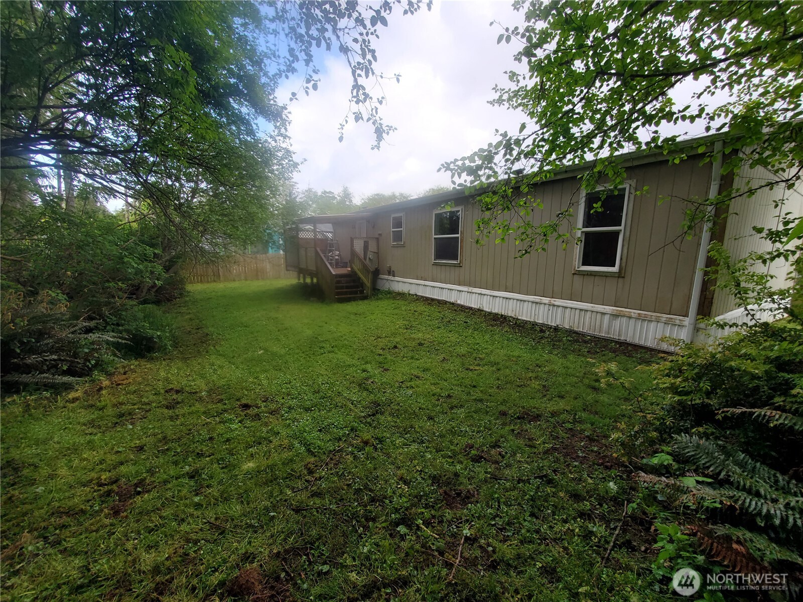 669 Duck Lake Drive NE