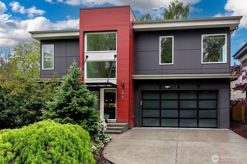 Photo of 13721 Meridian Avenue N, Seattle, WA 98133 (MLS # 2522512)