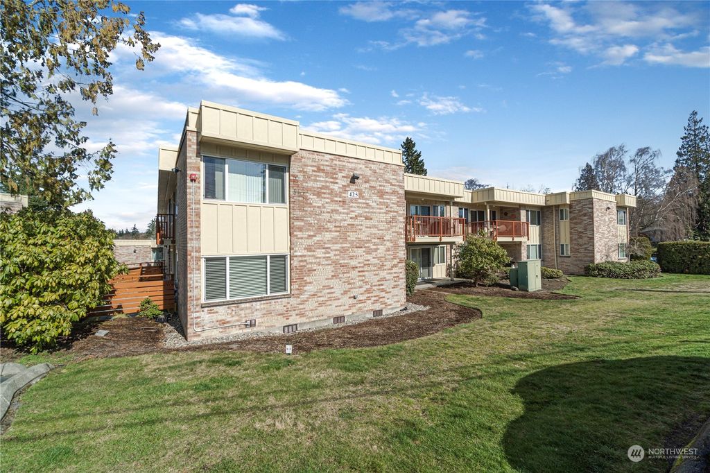 Photo of 425 45th Street SW #307, Everett, WA 98203 (MLS # 2041380)
