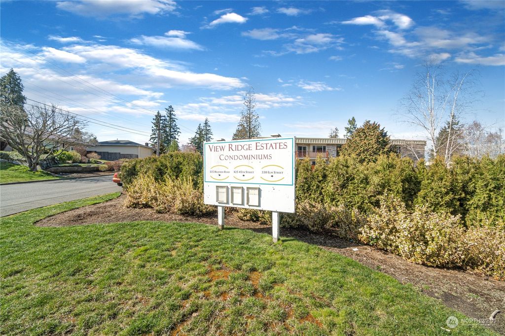 Photo of 425 45th Street SW #307, Everett, WA 98203 (MLS # 2041380)
