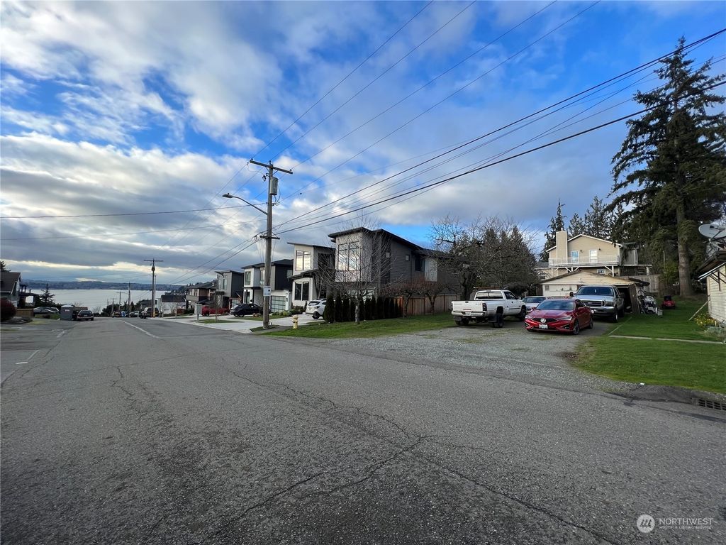 Photo of 1116 N 34th Street, Renton, WA 98056 (MLS # 2190622)