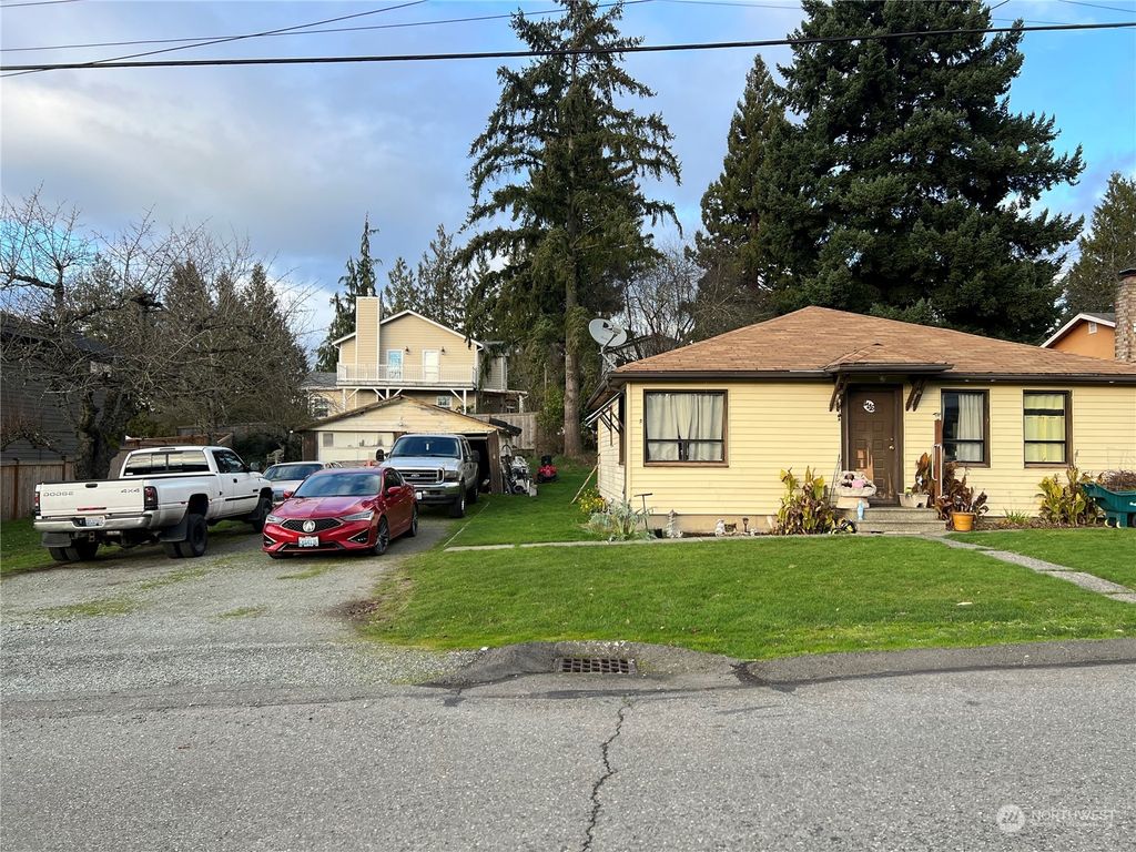 Photo of 1116 N 34th Street, Renton, WA 98056 (MLS # 2190622)