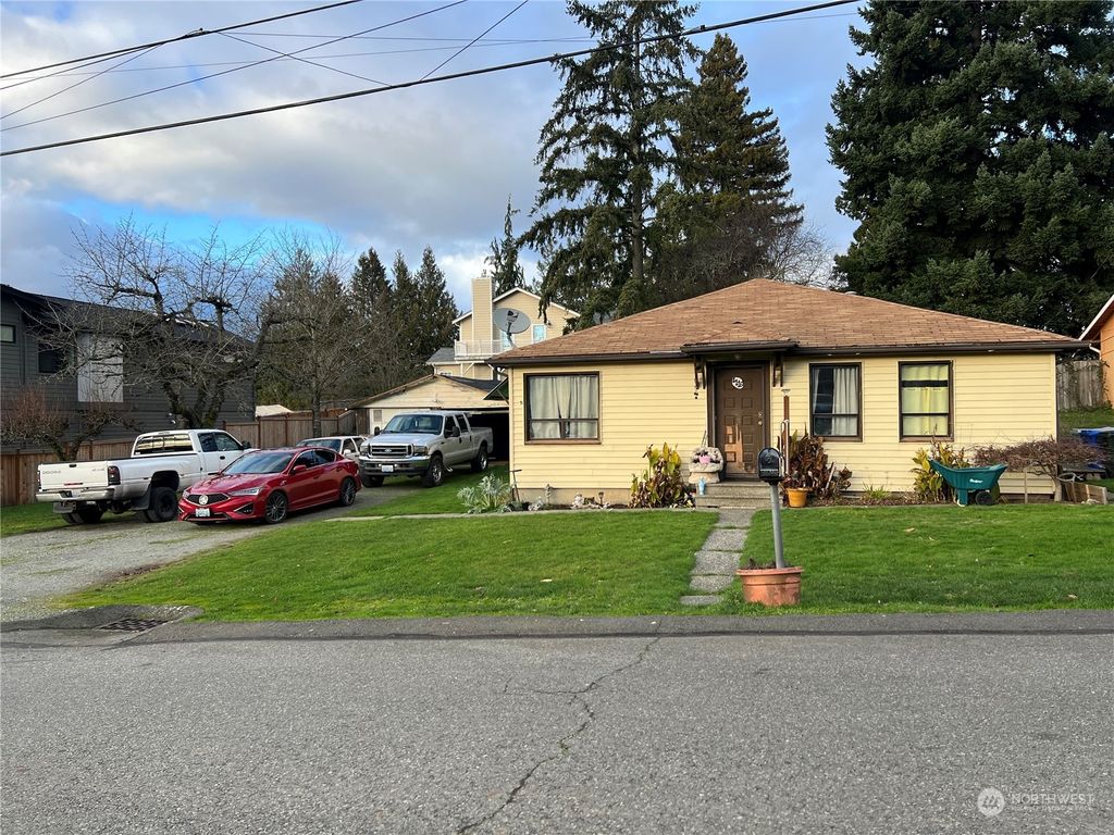 Photo of 1116 N 34th Street, Renton, WA 98056 (MLS # 2190622)