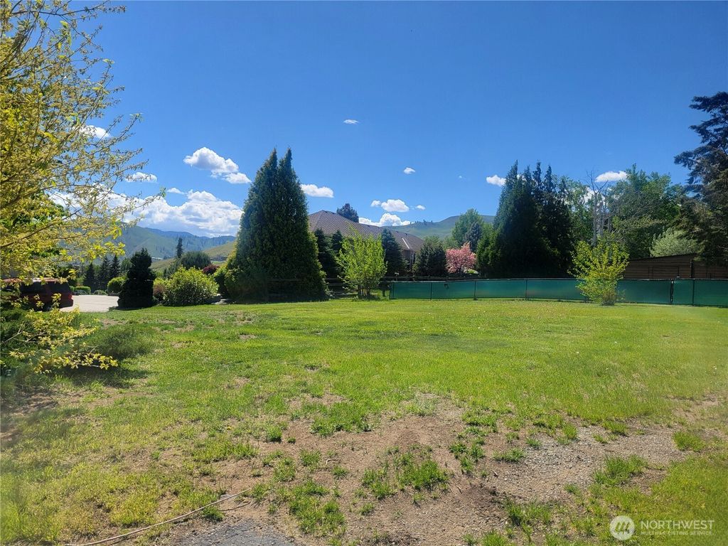 Photo of 1823 North Road, Wenatchee, WA 98801 (MLS # 2515548)
