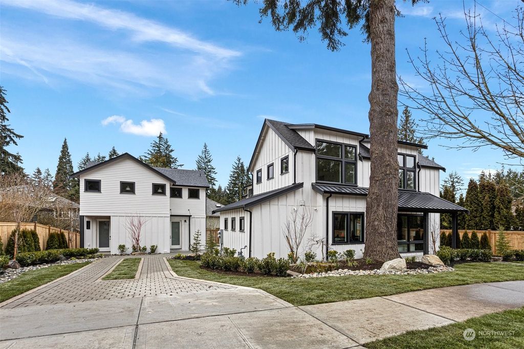 Photo of 7537 126th Avenue NE, Kirkland, WA 98033 (MLS # 2049964)