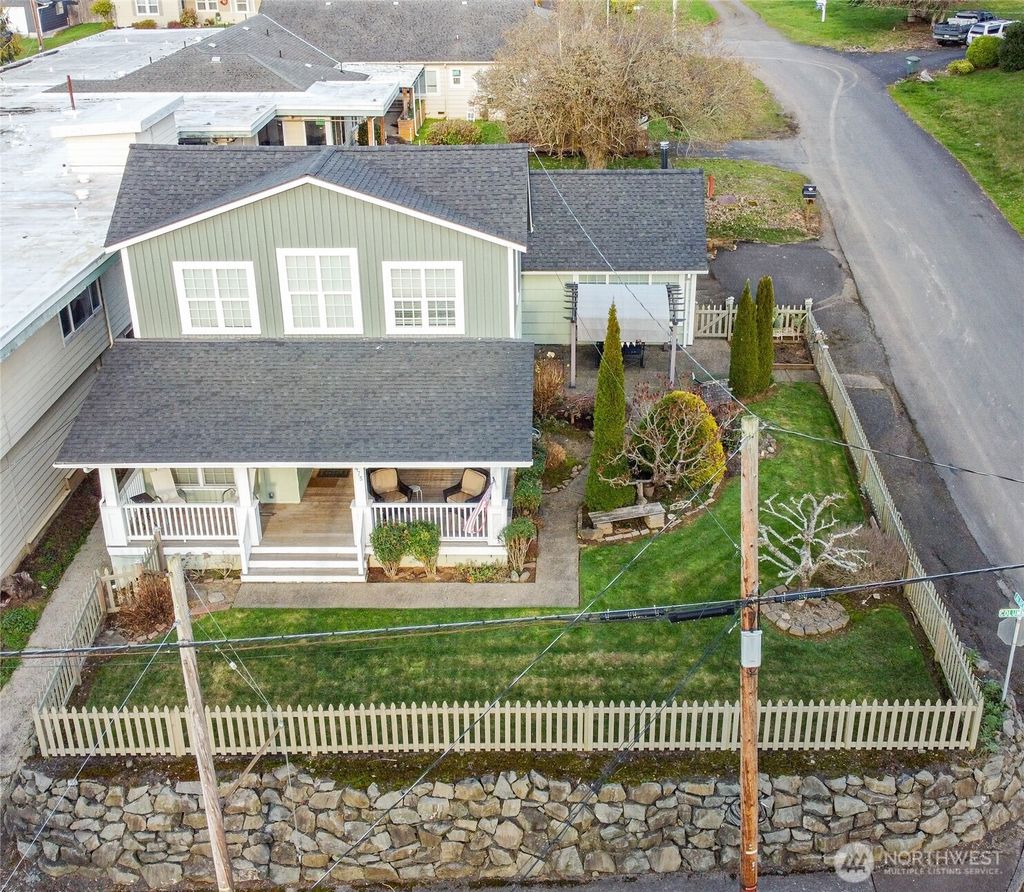 Photo of 475 Columbia Street, Cathlamet, WA 98612 (MLS # 2480125)