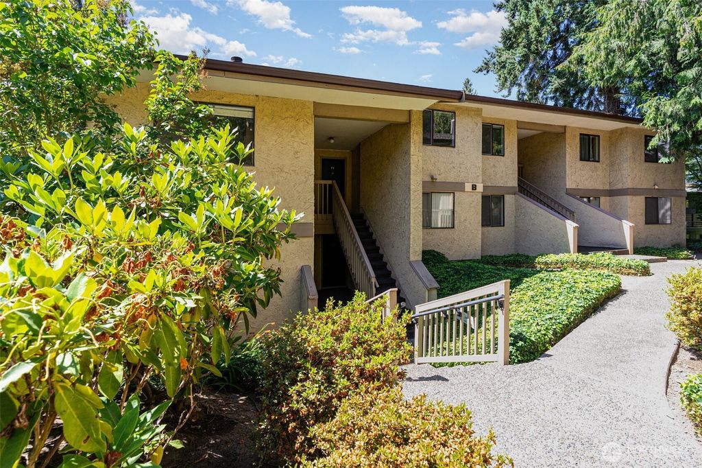 Photo of 10320 SE 6th Street #B8, Bellevue, WA 98004 (MLS # 2406790)