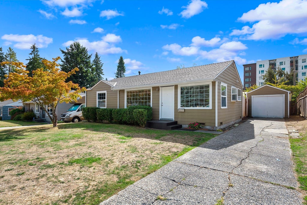 Photo of 829 NE 189th Street, Shoreline, WA 98155 (MLS # 2597933)