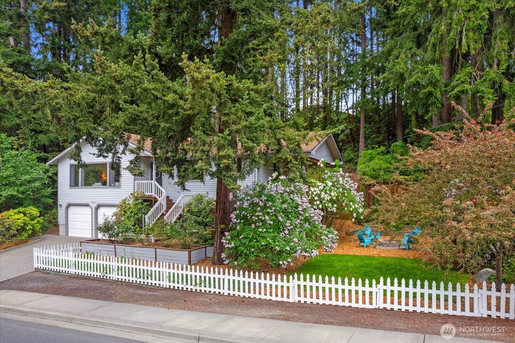 Photo of 7517 Olympic View Drive, Edmonds, WA 98026 (MLS # 2373533)