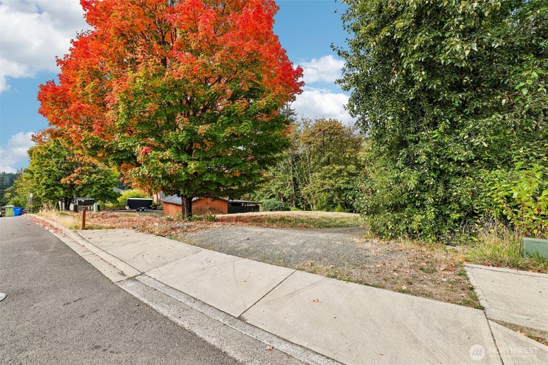 295 N 20th Place